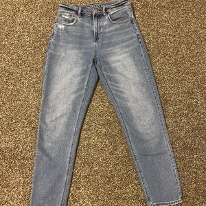 Light wash stretchy straight jean